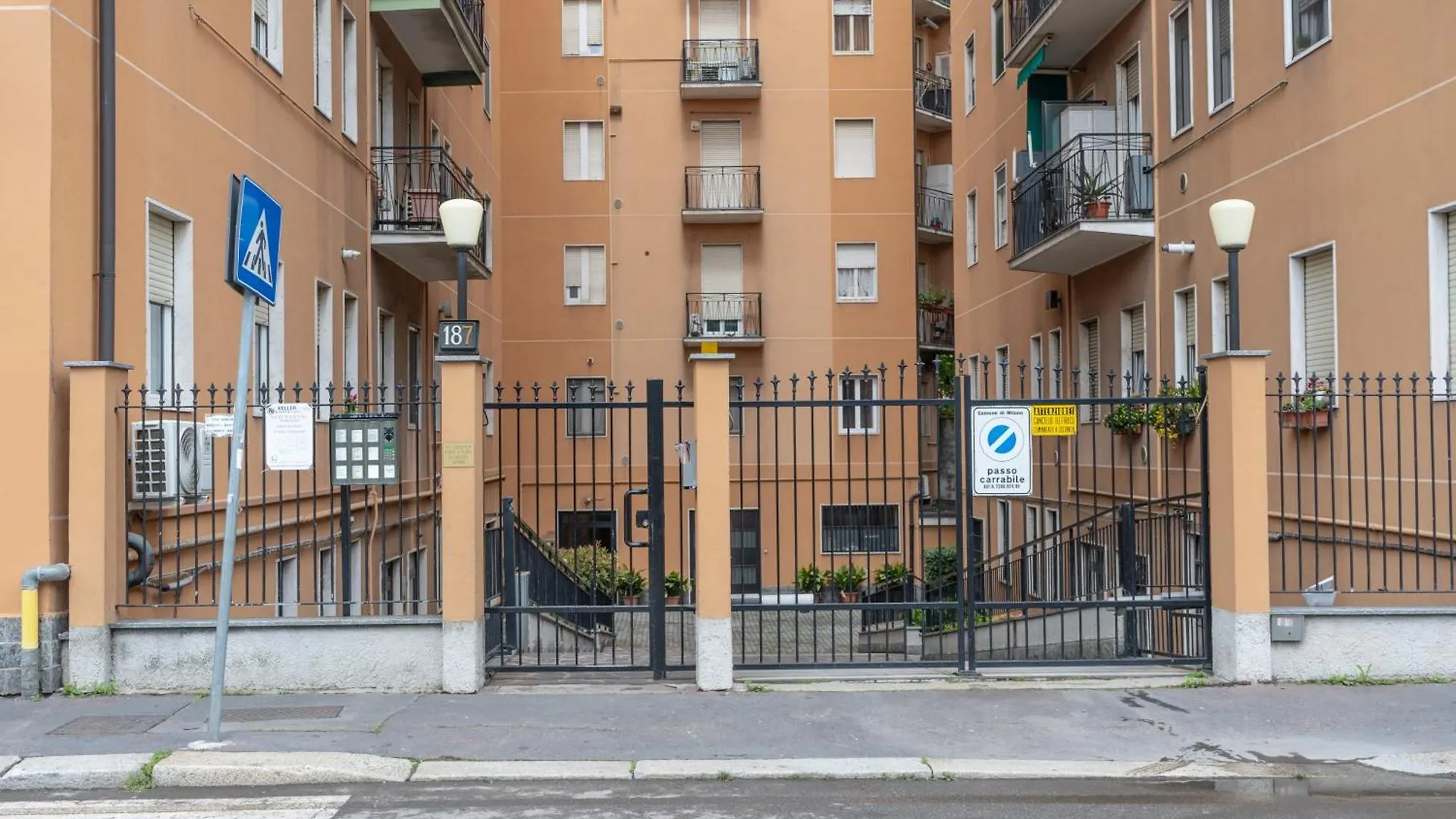 I Host Apartment - Palmanova 187 Milano
