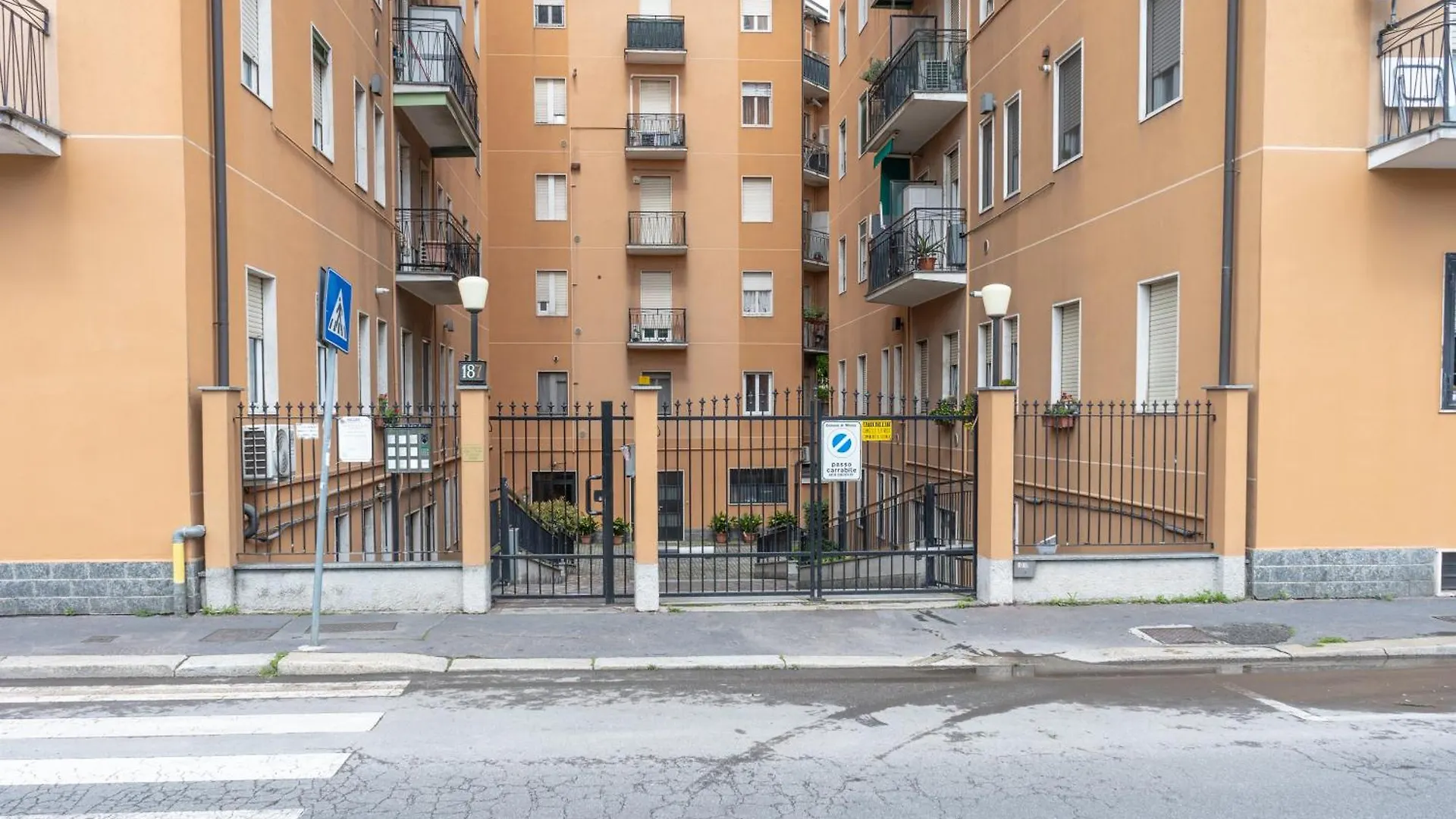 I Host Apartment - Palmanova 187 Milão